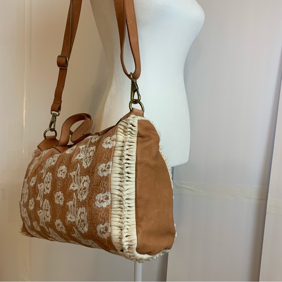 Anthropologie Miss Albright Specialty Leather Embroidered Crossbody Bag - Picture 3 of 16